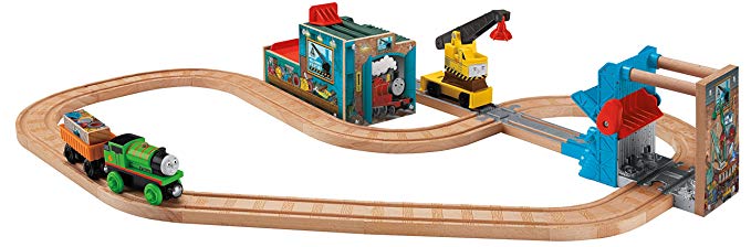 Thomas & Friends Fisher-Price Wooden Railway, Reg and Percy at The Scrapyard